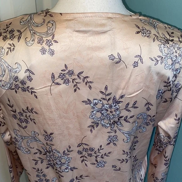 MISGUIDED Satin Floral Bodysuit-Blush - Picture 6 of 14